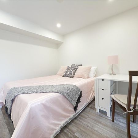 טורונטו Cozy Room With Private Bath Near Don Mills Subway מראה חיצוני תמונה