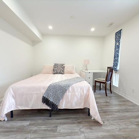 טורונטו Cozy Room With Private Bath Near Don Mills Subway מראה חיצוני תמונה